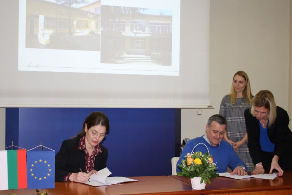 Deputy Minister Petrova and the Mayor оf Velingrad Kostadin Koev